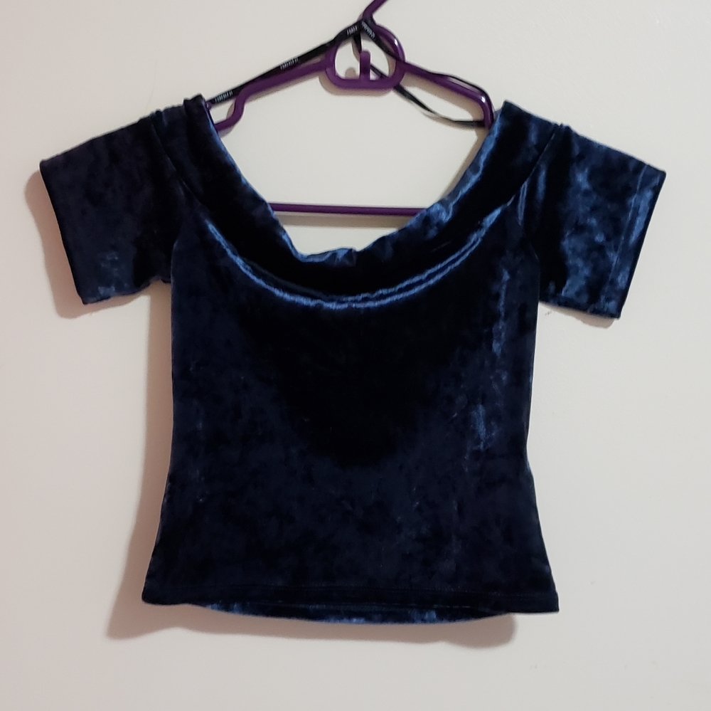 🔹️ CRUSHED VELVET BLUE OFF SHOULDER CROP TOP 🔹️